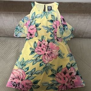 Women’s Vince Camuto Yellow Floral Cold Shoulder Flutter Chiffon Dress, Size 2